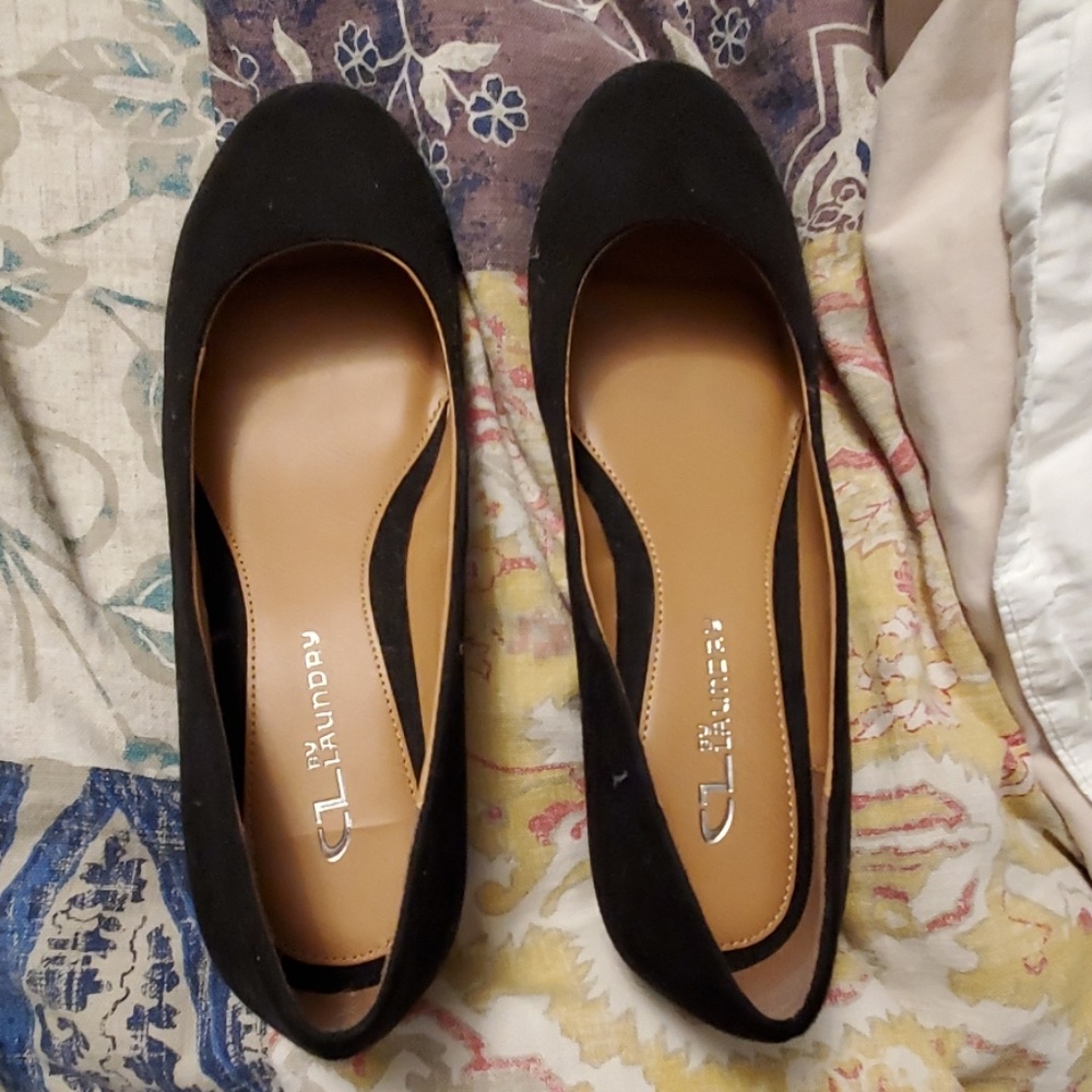 Black wedges